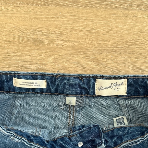 Universal Threads Jeans - Picture 2 of 5